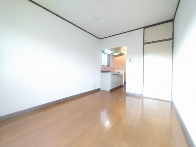 1R Apartment for Rent in Kunitachi, Tokyo - 9 min to Yaho Station - Thumbnail 4