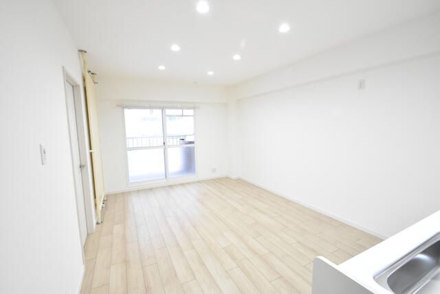 3LDK Apartment for Sale in Kita Ward, Sapporo - 69.6m² - Thumbnail 3