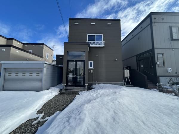 4LDK House for Sale in Quiet Ebetsu, Hokkaido | 262.64 sqm Land - Thumbnail 2