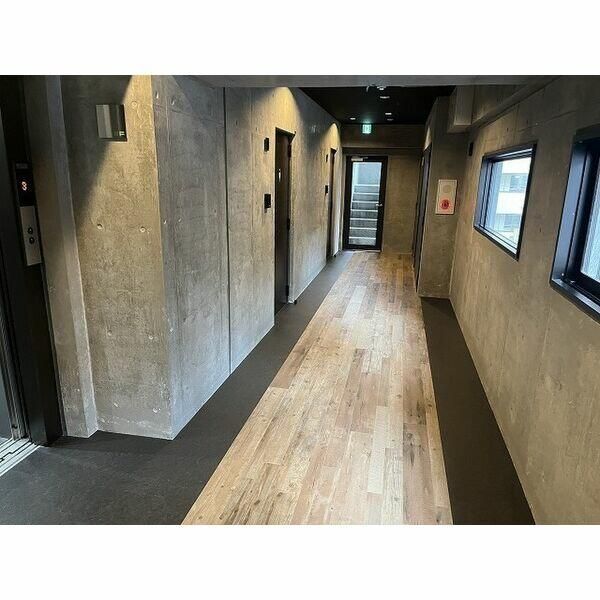 2LDK Apartment for Rent near Maruyama Koen Station, Sapporo - Thumbnail 3