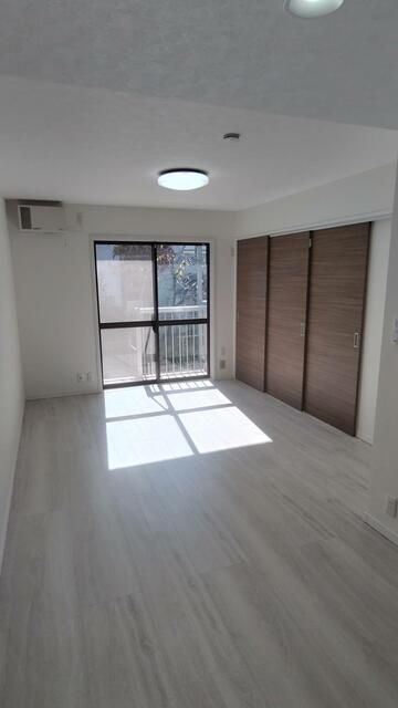 Renovated 4LDK Townhouse with Garden in Akishima, Tokyo - Thumbnail 2