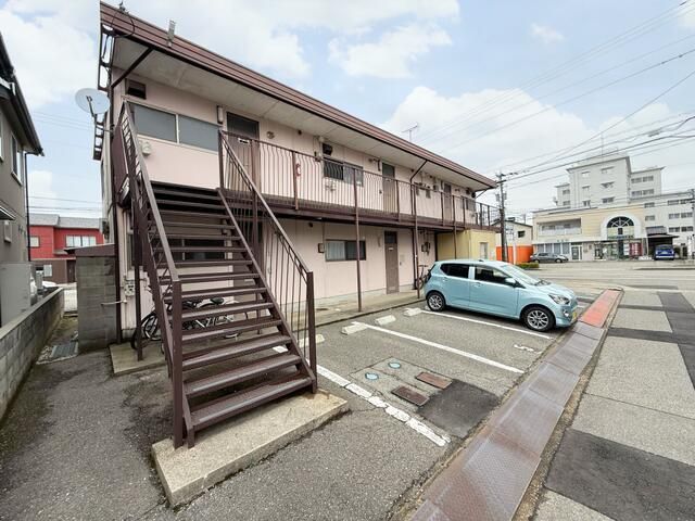Apartment Building for Sale in Nonoichi, Ishikawa - 1981 Build - Thumbnail 2
