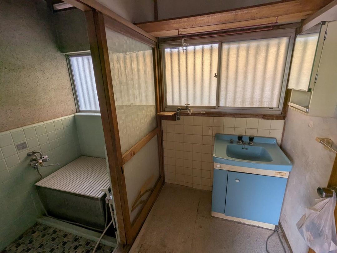 1975 3DK House for Sale in Sakado, Saitama - Corner Plot with Free Parking - Thumbnail 4