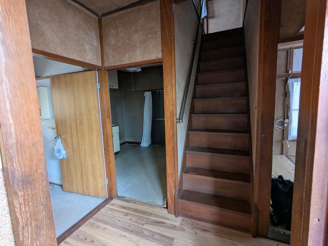 1975 3DK House for Sale in Sakado, Saitama - Corner Plot with Free Parking - Thumbnail 2