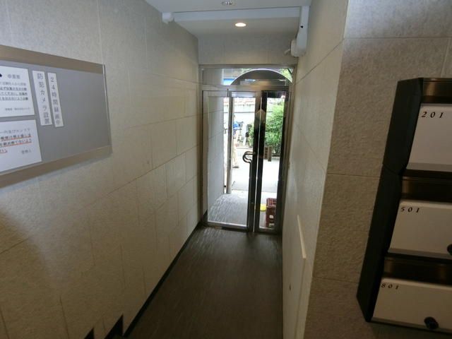 Commercial 4LDK for Rent in Toshima-ku, Tokyo - Thumbnail 2