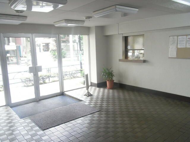 1K Apartment for Rent in Nakano, Tokyo - 66,000 Yen - Thumbnail 2