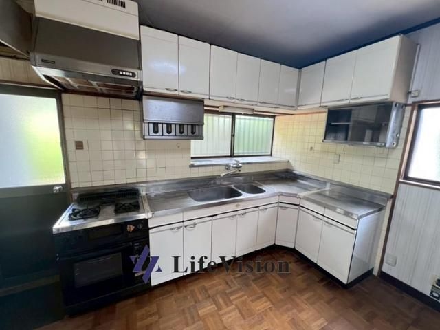 5-Bedroom Corner Lot House for Sale in Onomichi, Hiroshima - Thumbnail 3