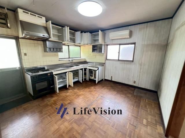 5-Bedroom Corner Lot House for Sale in Onomichi, Hiroshima - Thumbnail 4