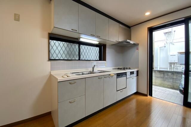 4DK Detached House for Rent in Katsushika, Tokyo - Thumbnail 3