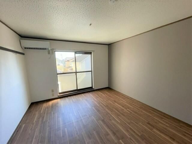 1K Apartment for Rent in Nishi-Tokyo, Tokyo - Thumbnail 2