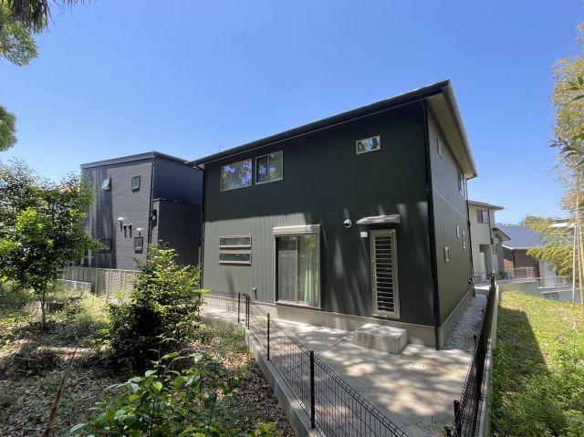 Modern 4LDK House in Kitakyushu with Barrier-Free Design - Thumbnail 2