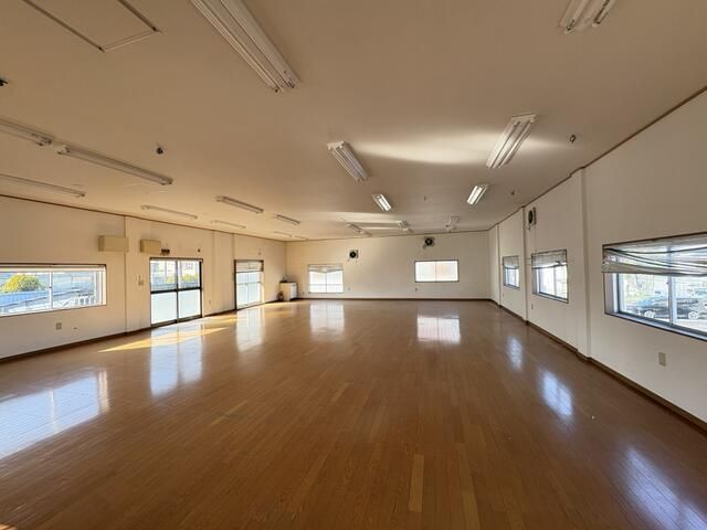 Office for Rent in Misato, Saitama - 115.5 sqm Top Floor Unit - Thumbnail 4
