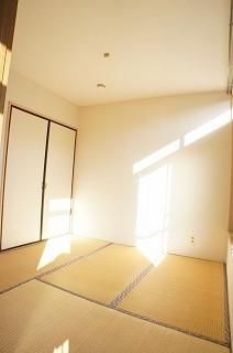 2K Apartment for Rent in Kunitachi, Tokyo - 59,000 Yen - Thumbnail 3