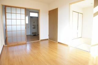 2K Apartment for Rent in Kunitachi, Tokyo - 59,000 Yen - Thumbnail 2
