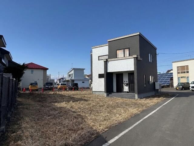 5LDK Modern House on Corner Lot in Tomakomai, Hokkaido - Thumbnail 4