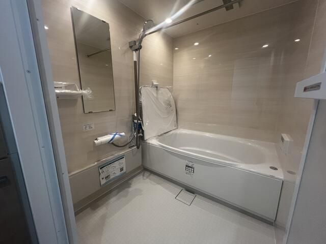 2LDK Apartment in Adachi-ku, Tokyo – 57m², SRC, Near Kita-Ayase Station - Thumbnail 3
