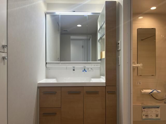 2LDK Apartment in Adachi-ku, Tokyo – 57m², SRC, Near Kita-Ayase Station - Thumbnail 2
