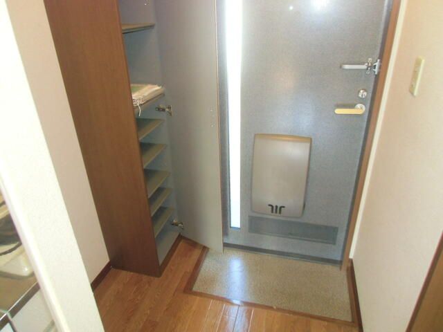 1K Apartment for Rent in Fuchu, Tokyo Near Keio Line - Thumbnail 2