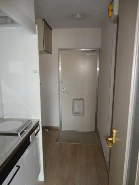 1K Apartment for Rent in Yokohama Asahi Ward Near Mitsukyo Station - Thumbnail 2