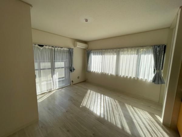 1980-Built 4DK Terrace House for Sale in Rokko, Kobe - Thumbnail 2