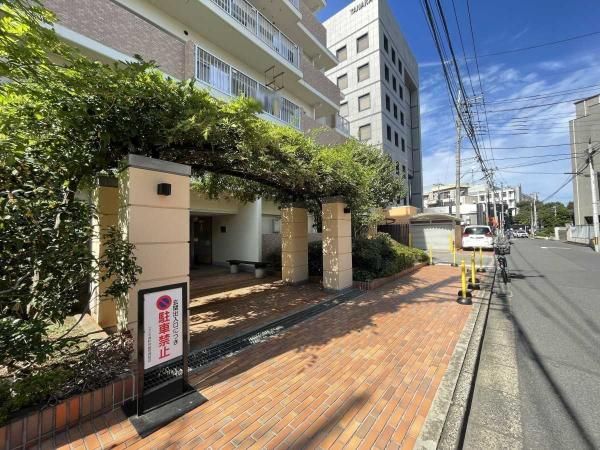 Renovated 3LDK Apartment in Saitama City, Urawa-ku - Thumbnail 2