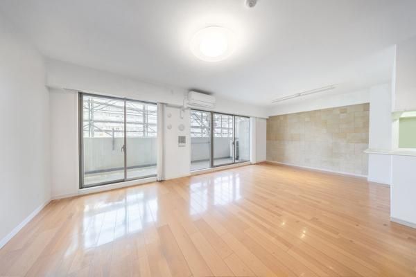 3LDK Apartment for Sale in Oshiage, Sumida, Tokyo - Thumbnail 2