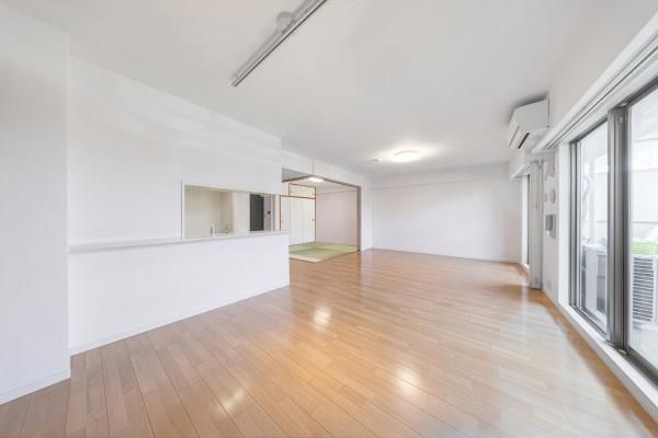 3LDK Apartment for Sale in Oshiage, Sumida, Tokyo - Thumbnail 3