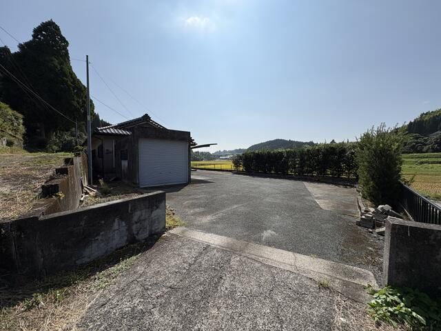 Spacious 4K House in Kirishima with Large Garden and Parking - Thumbnail 4