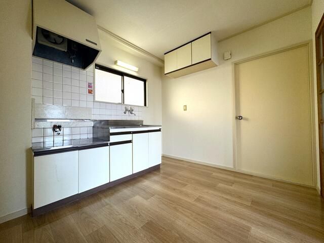 2DK Apartment for Rent in Quiet Yokohama Neighborhood - Thumbnail 4