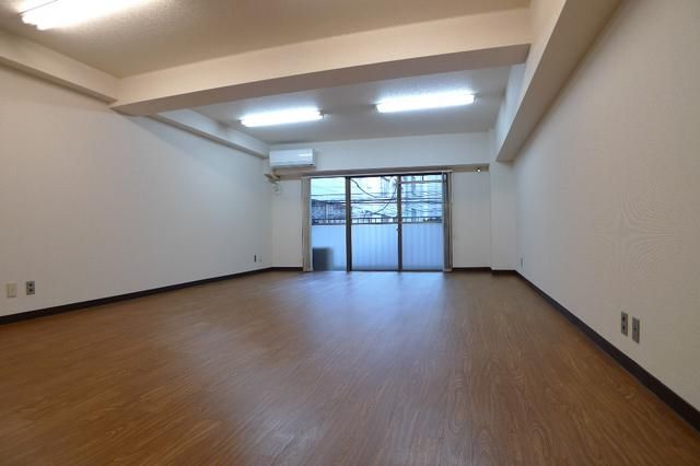 Office for Rent in Nishi-Shinjuku, Tokyo - 34.38 m² - Thumbnail 2