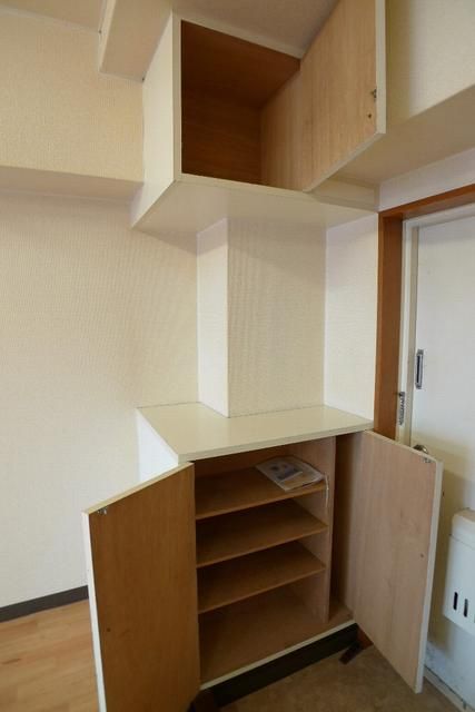 Office for Rent in Nishi-Shinjuku, Tokyo - 34.38 m² - Thumbnail 3