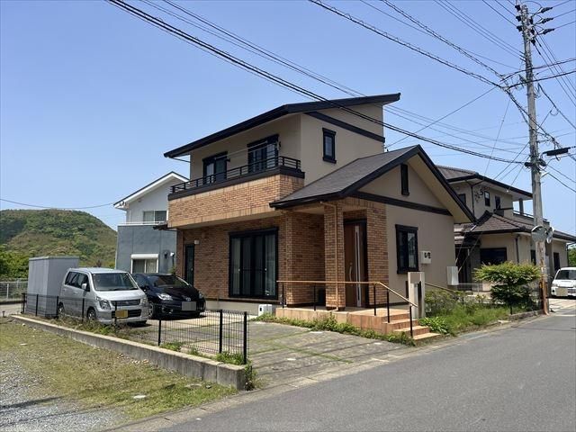 Modern 3SLDK House in Quiet Nagasaki with Parking for 3 Cars - Main Image