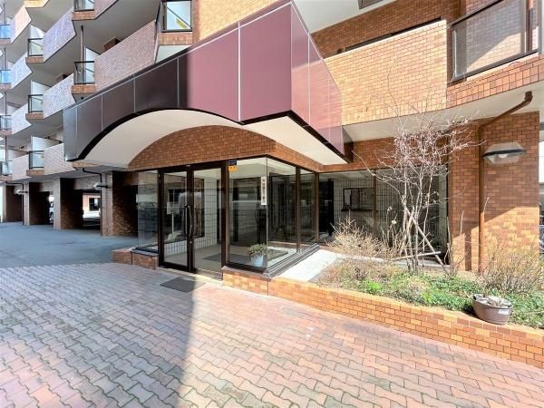Lions Mansion Kita-Gojo Dori 2DK Apartment for Sale in Sapporo - Thumbnail 2