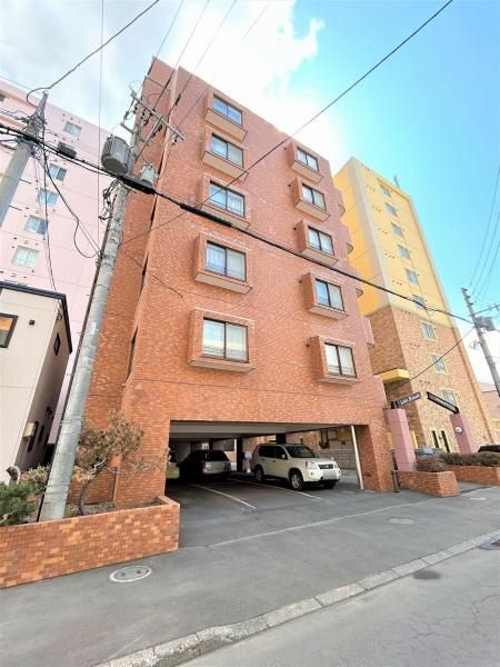 Lions Mansion Kita-Gojo Dori 2DK Apartment for Sale in Sapporo - Thumbnail 3