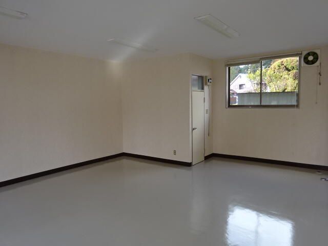 Office/Tutoring Space for Rent in Towada, Aomori - Zenkō Building - Thumbnail 2