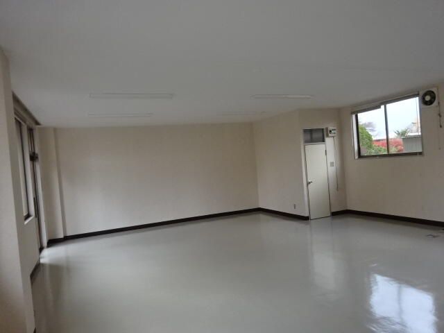 Office/Tutoring Space for Rent in Towada, Aomori - Zenkō Building - Thumbnail 4