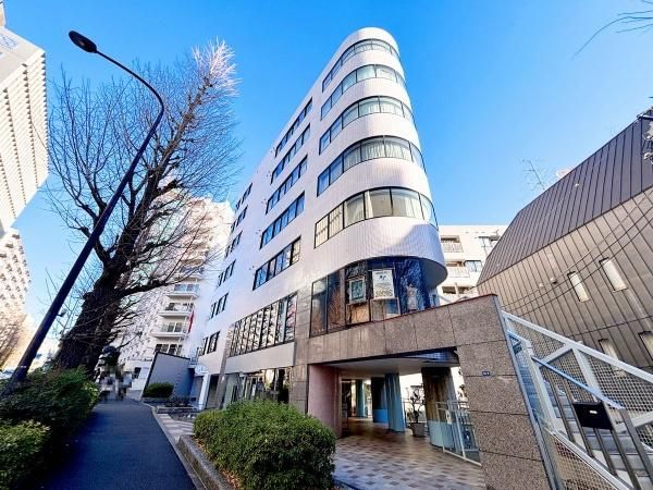 Park Nova Jingumae 1R Apartment for Sale in Shibuya, Tokyo - Thumbnail 2