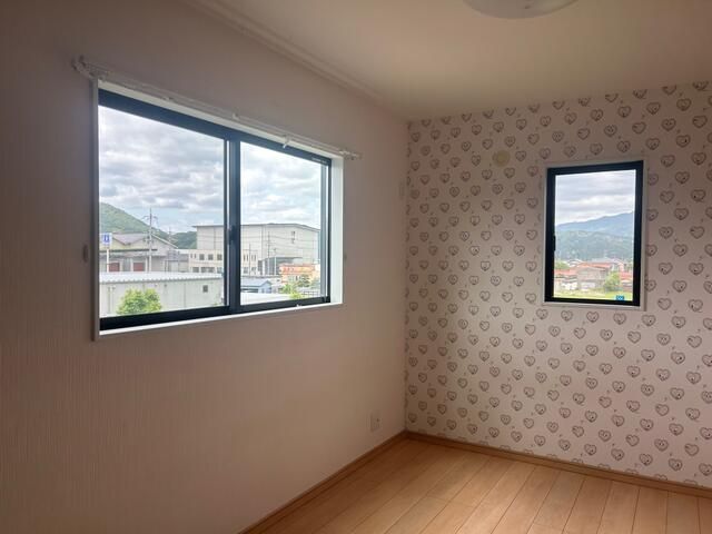 5LDK Detached House for Sale in Iwakuni, Yamaguchi - 115 sqm - Thumbnail 4