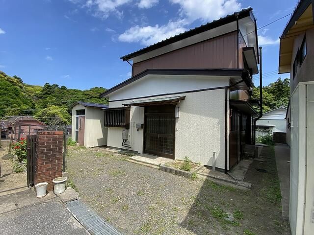 4DK House for Sale in Katsuura, Chiba with Garden and Free Parking - Image 7