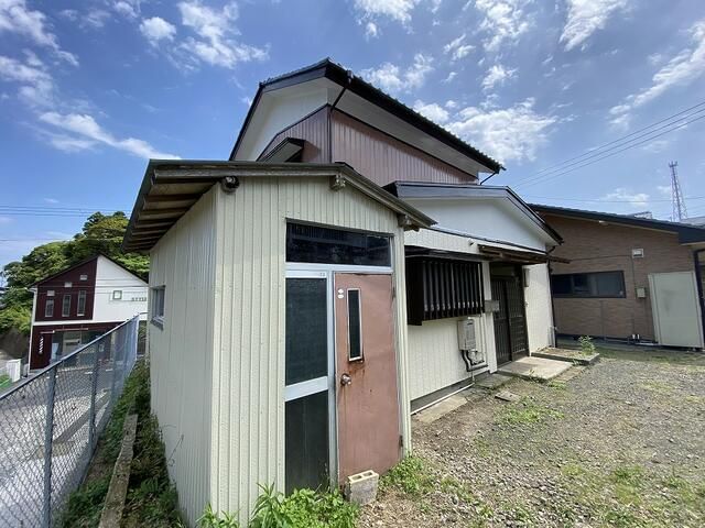 4DK House for Sale in Katsuura, Chiba with Garden and Free Parking - Image 7