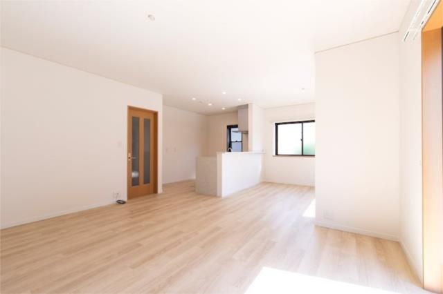 4LDK House for Sale in Washizu, Kosai City, Shizuoka - Thumbnail 3