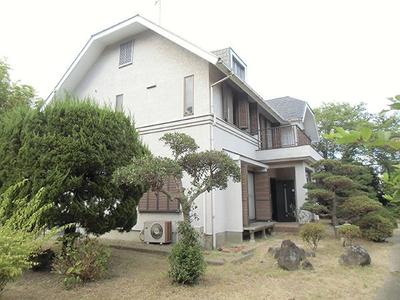 A contrasting house set in a spacious, well-maintained garden: Villas, Real Estate, Properties for Sale, Hometown Information Center: Nationwide Countryside Living Property Data — Image 1, Joso, Ibaraki