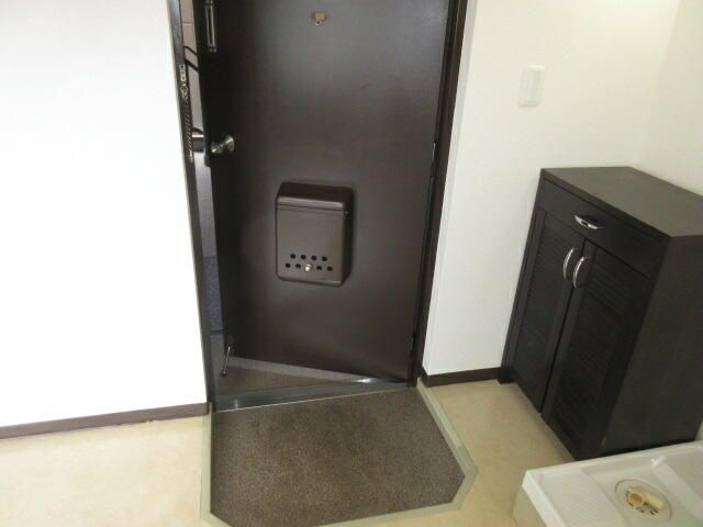 1R Apartment for Rent in Bunkyo, Tokyo near Yushima Station - Thumbnail 2