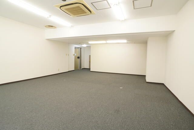 Office for Rent in Itabashi-ku, Tokyo - 54.84 sqm - Thumbnail 2
