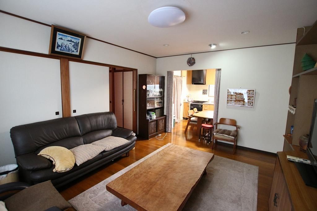 7LDK House for Sale in Tsuyama, Okayama with Large Garden - Image 22