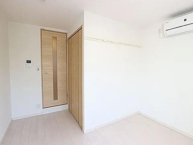 Fonce Minamimagome RC Apartment for Sale in Ota, Tokyo - Thumbnail 3