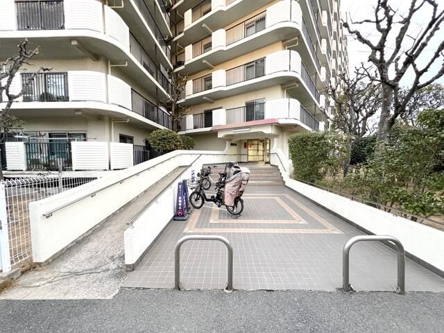 3LDK Apartment for Sale in Minami-Shinozaki Sky Heights, Edogawa - Thumbnail 3