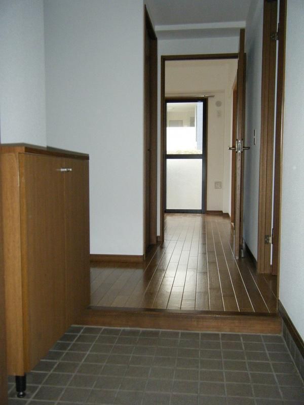 2LDK Apartment for Rent in Tsuzuki Ward, Yokohama - 68.73 sqm - Thumbnail 2