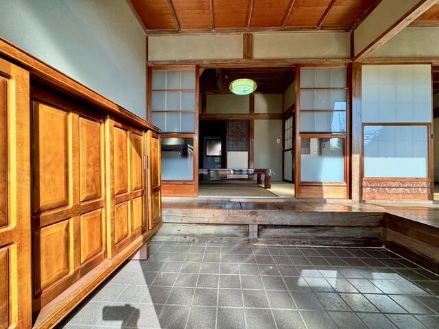 7DK Family Home in Otsuki with Large Garden and Parking - Thumbnail 4