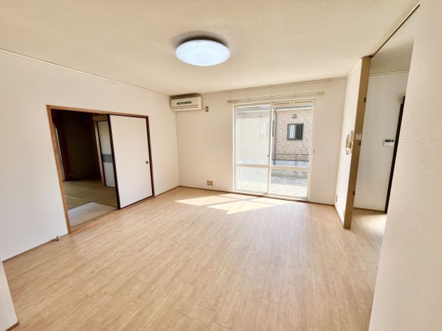 4LDK Detached House with 3 Parking Spaces in Fukutsu, Fukuoka - Thumbnail 2
